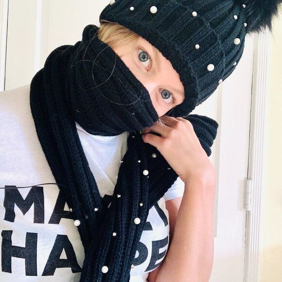 pompom beanie and scarf set black Nordstrom NWT
